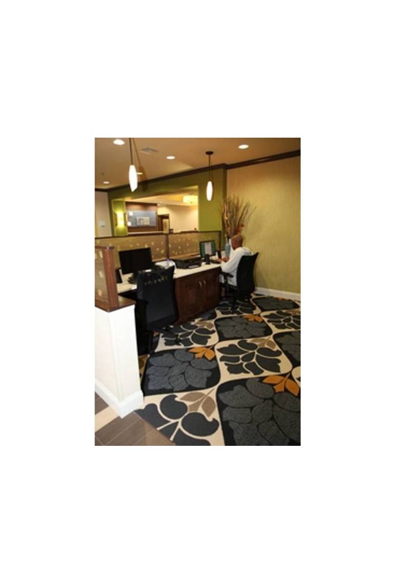 Holiday Inn Express & Suites Huntsville Airport 