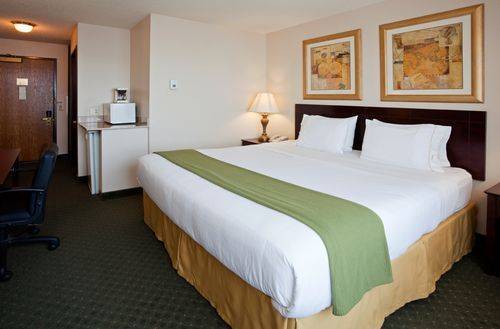 Holiday Inn Express Hotel & Suites Oshkosh - State Route 41  2* США, Ошкош