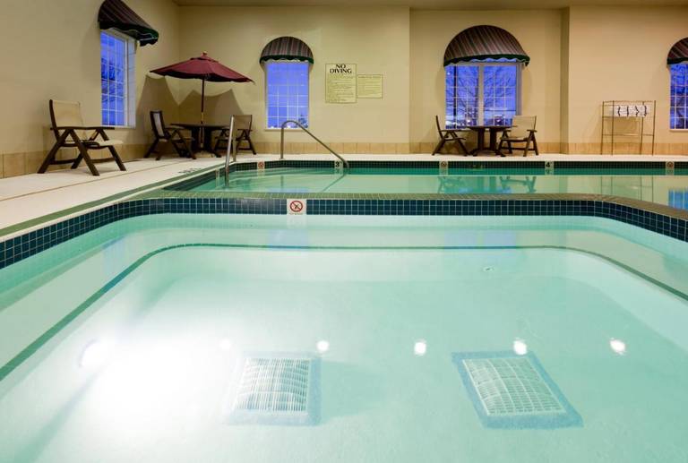 Holiday Inn Express Hotel & Suites Oshkosh - State Route 41 