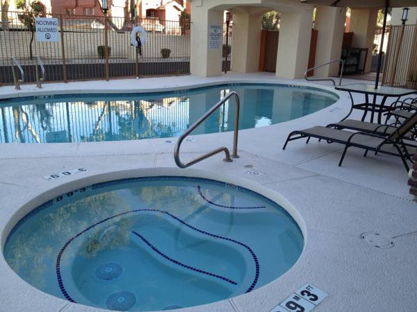 Holiday Inn Express and Suites Phoenix Tempe - University  3* США, Темпе