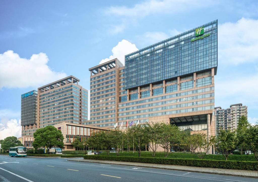 Holiday Inn Shanghai West 4*