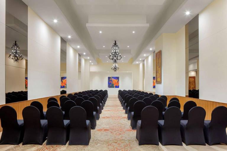 Radisson Blu Plaza Hotel 