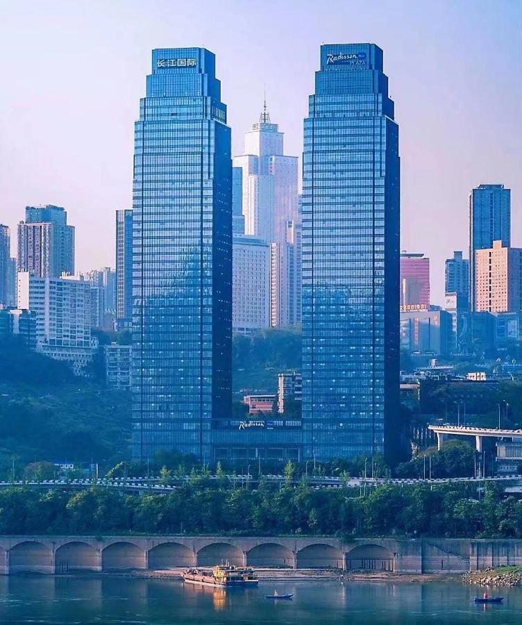 Radisson Blu Plaza Chongqing  5*