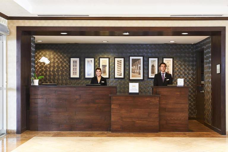 DoubleTree by Hilton Dallas Market Center 