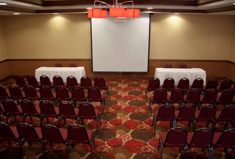Hilton Garden Inn Milwaukee Airport 