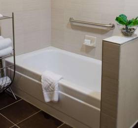 DoubleTree Suites by Hilton Tucson Airport  в Таксоне