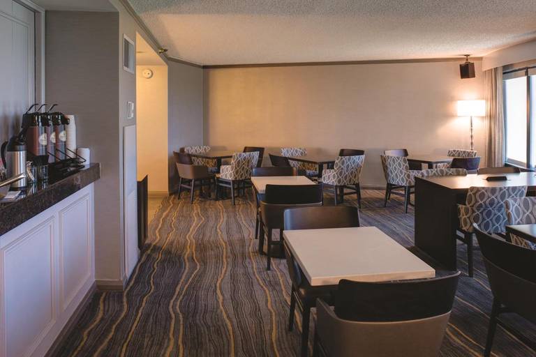 DoubleTree by Hilton Tulsa at Warren Place 