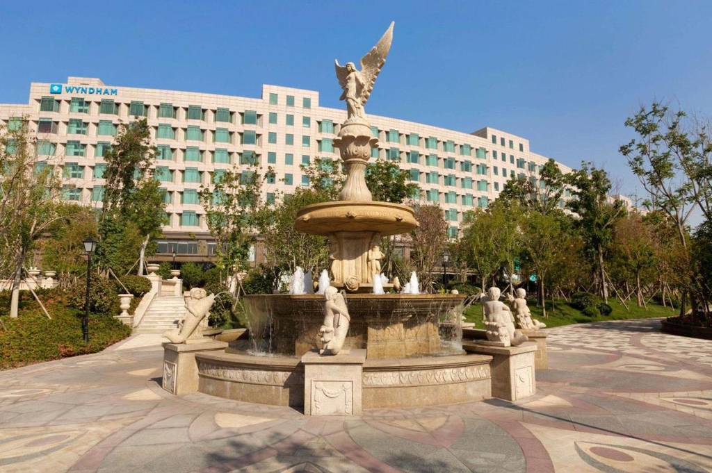 DoubleTree By Hilton Qingdao Chengyang  5*