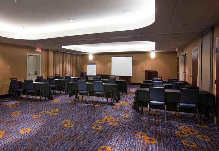 Courtyard by Marriott Fayetteville 