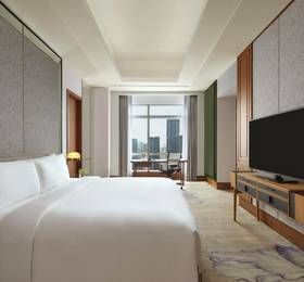 The Ritz-Carlton Hotel Jakarta Pacific Place в Джакарте