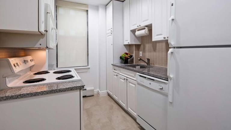 Best Western Plus Hospitality House Suites 