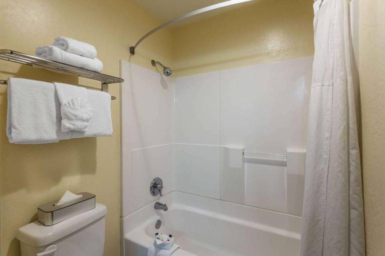Days Inn and Suites, East Flagstaff 