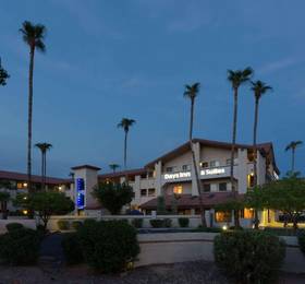 Days Inn & Suites Tempe  в Темпе
