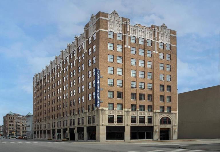Hampton Inn Indianapolis Downtown Across from Circle Centre 