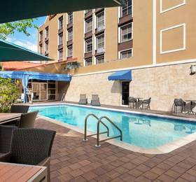 Hampton Inn & Suites Fort Lauderdale Airport  в Голливуде