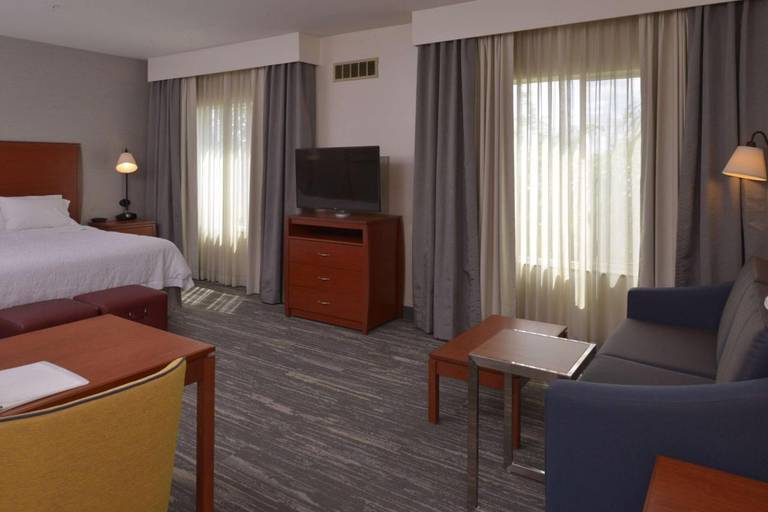 Hampton Inn and Suites Bakersfield North-Airport 