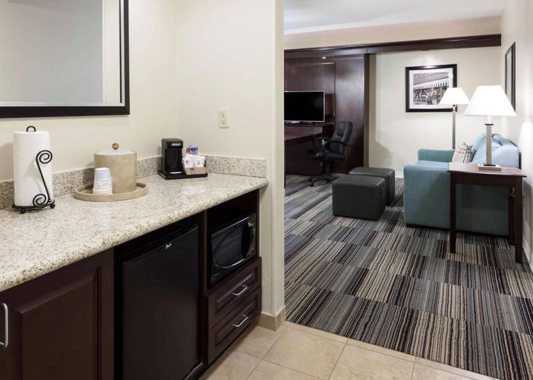 Hampton Inn & Suites Omaha-Downtown 