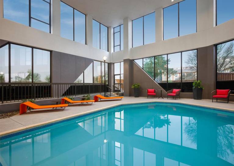 Crowne Plaza Hotel Dallas Market Center 