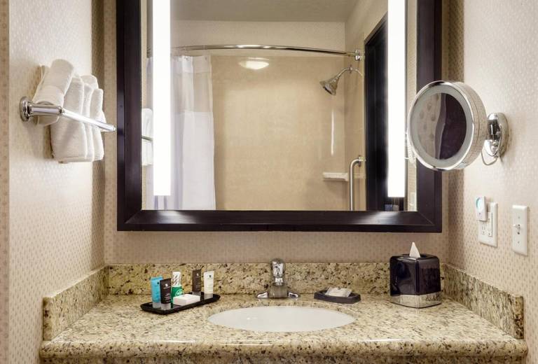 Crowne Plaza Anchorage-Midtown 