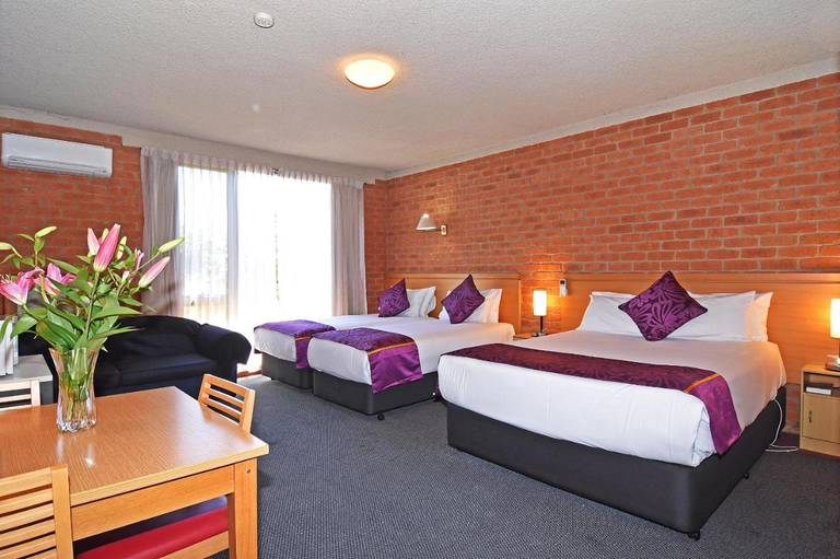 Comfort Inn Main Lead