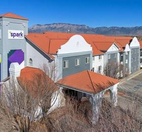 Best Western Plus Executive Suites Albuquerque  в Альбукерке