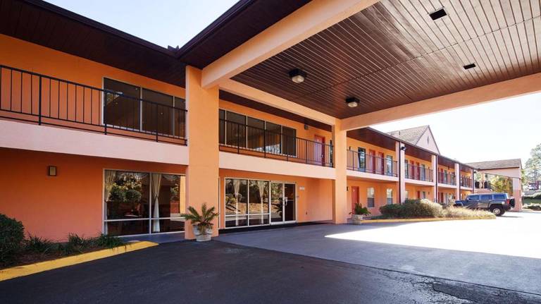 Best Western Pride Inn & Suites 