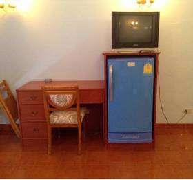 Dee-Lek 1 Guesthouse & Restaurant  в Пхетчабури