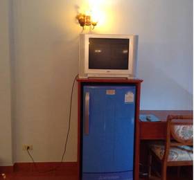 Dee-Lek 1 Guesthouse & Restaurant  в Пхетчабури