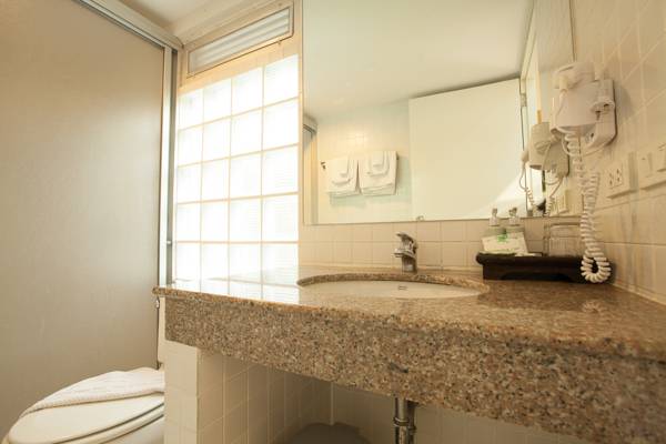 Nern Chalet Beachfront Hotel