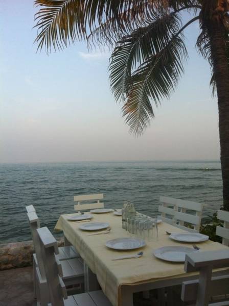 White Sand Beach Hotel 