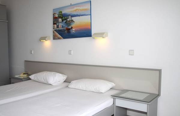 Lagonas Beach Hotel Apartments