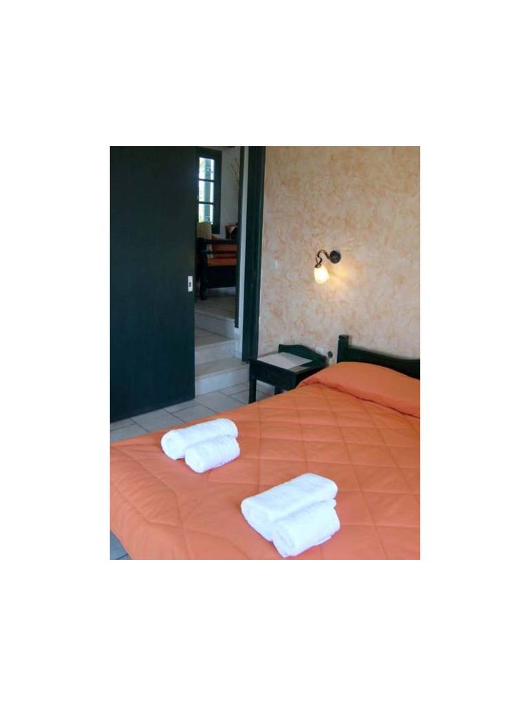 Studios & Apartments Vrettos 