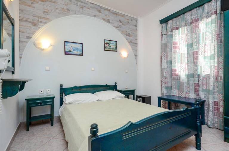 Polemis Studios & Apartments 