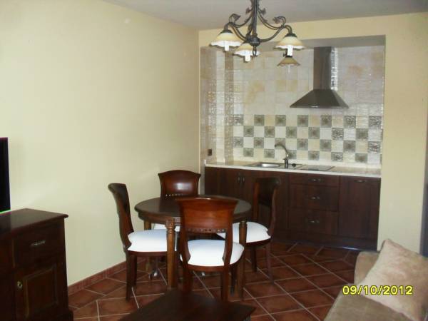 Hotel Apartamentos El Nogal  3* Испания, Сеговия