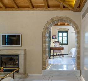 Moni Emvasis Luxury Suites в Пелопоннесе