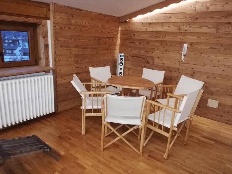 Hotel Holiday Debili 