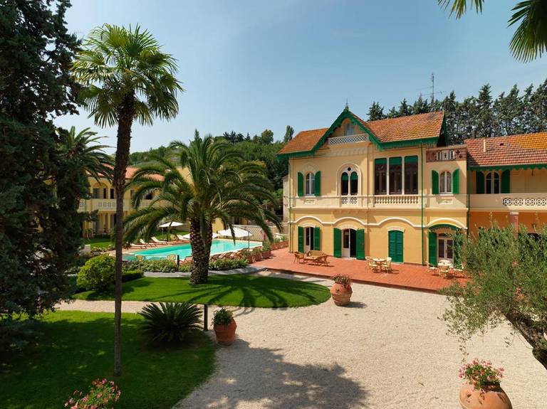 Villa Rosella Resort 