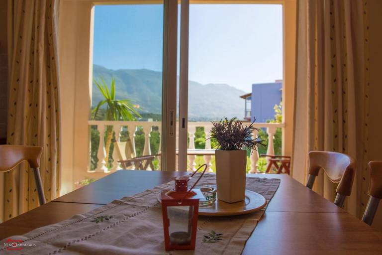 Finikas Apartments 