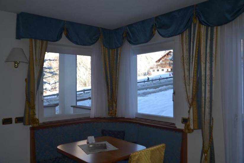 Hotel Scoiattolo  3* Италия, Валь Гардена