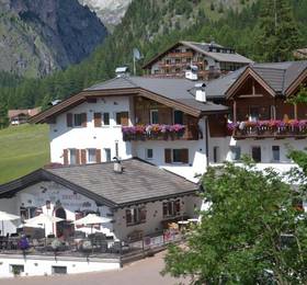 Hotel Scoiattolo  в Валь Гардене