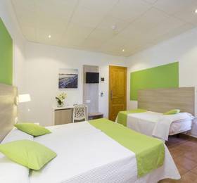 Hostal Adelino в Ибице