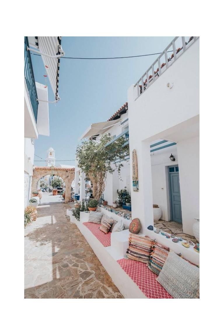 Saronis Hotel 