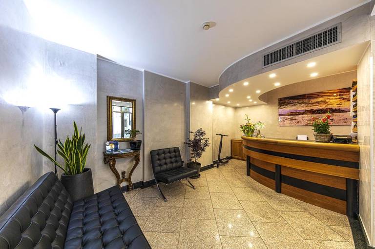 Intra Hotel 