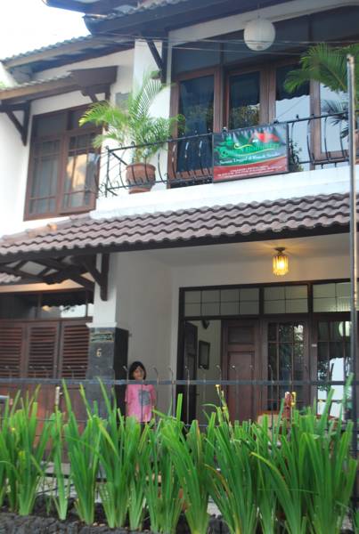 Queen Homestay  2*