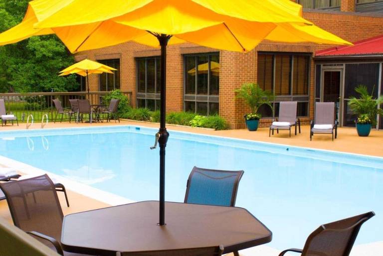 Days Hotel Williamsburg Busch Gardens Area 