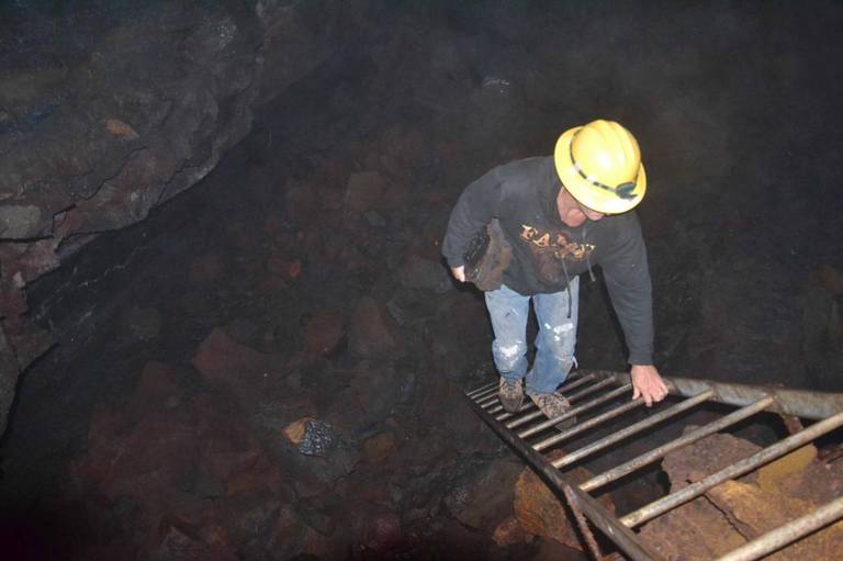 Aloha Crater Lodge and Lava Tube Tours 
