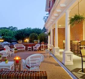 Church Point Manor Bed and Breakfast  в Вирджиния-Биче