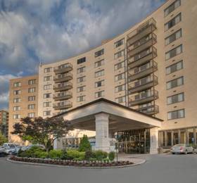 Arlington Court Suites Hotel  в Вирджиния-Биче