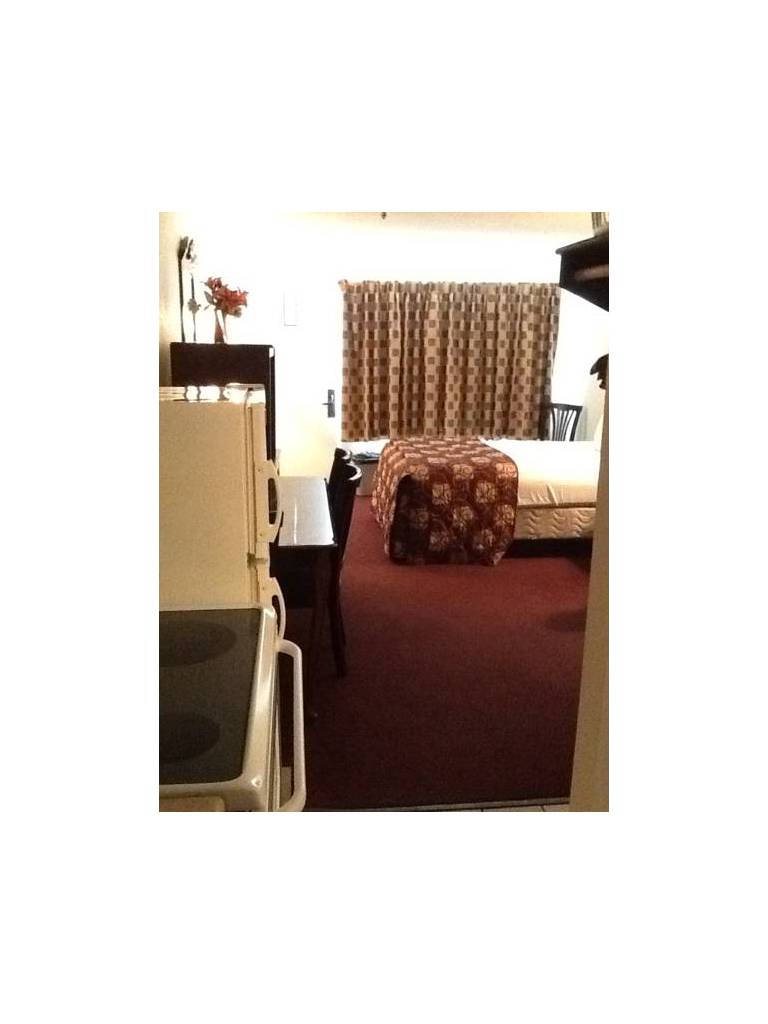 Royal Clipper Inn & Suites 