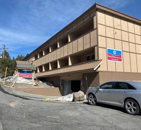 Travelodge Mammoth Lakes  в Калифорнии